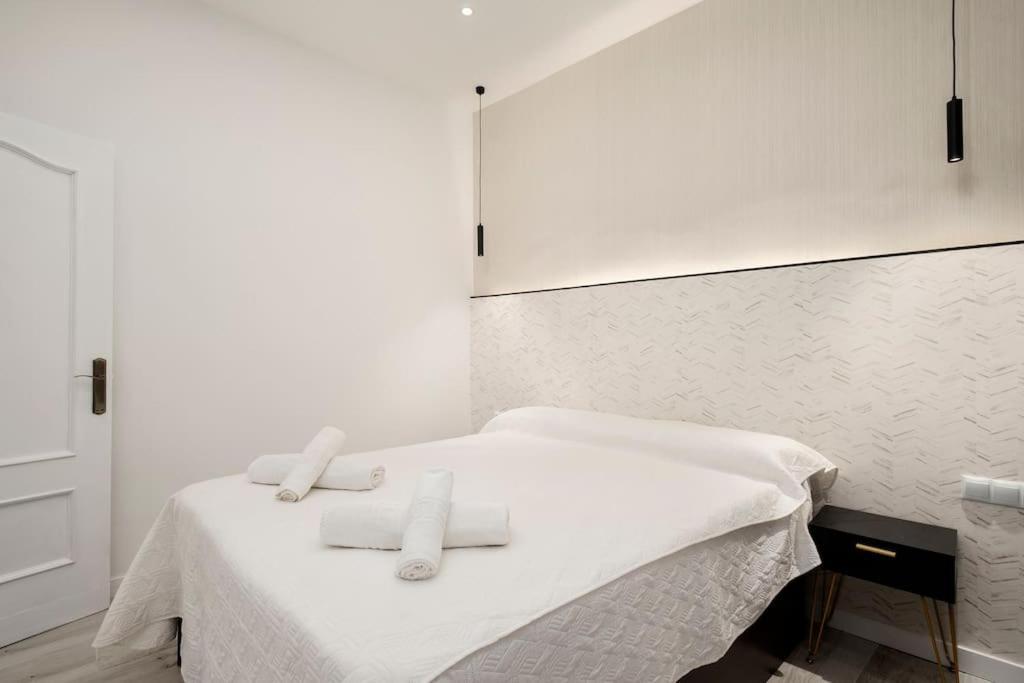 Newly Refurbished Modern 2-Bed Apartment In Heart Of Торремолинос Экстерьер фото