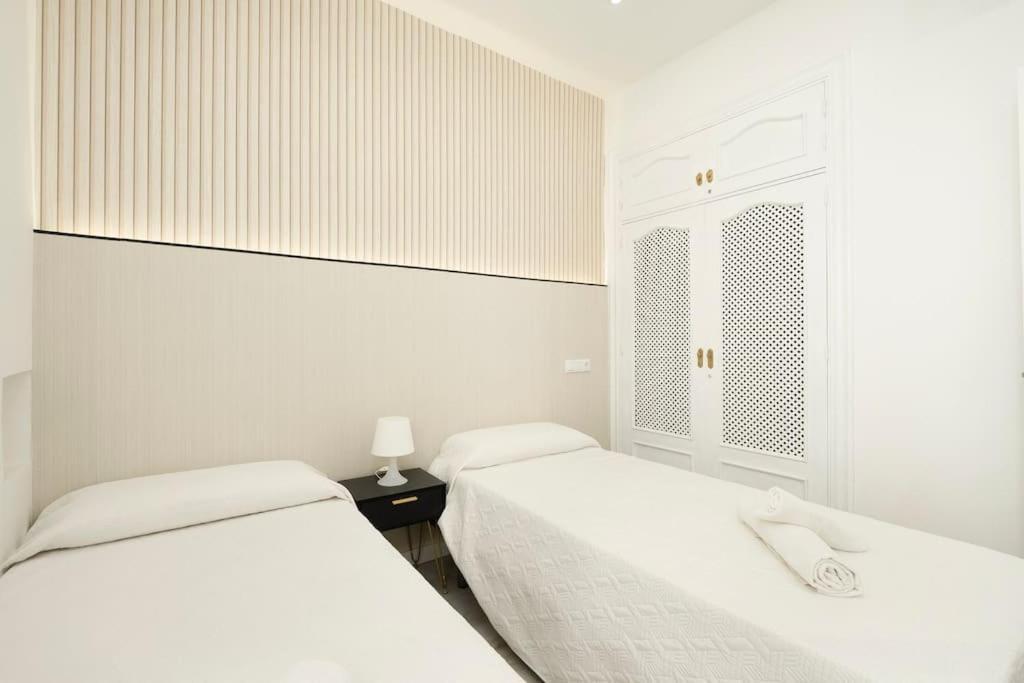 Newly Refurbished Modern 2-Bed Apartment In Heart Of Торремолинос Экстерьер фото