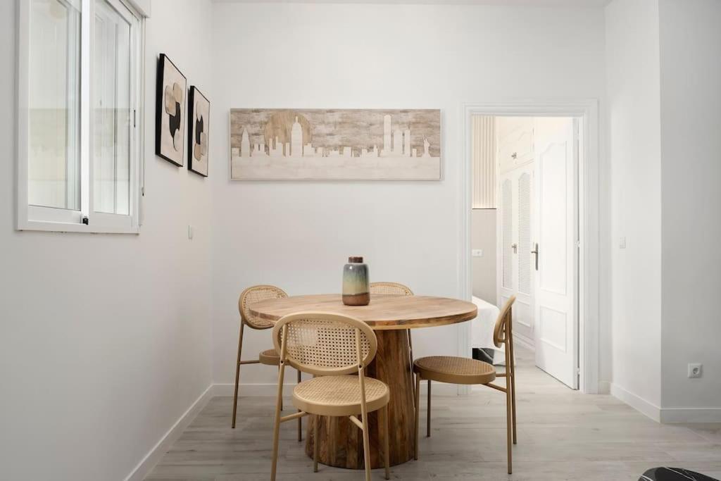 Newly Refurbished Modern 2-Bed Apartment In Heart Of Торремолинос Экстерьер фото