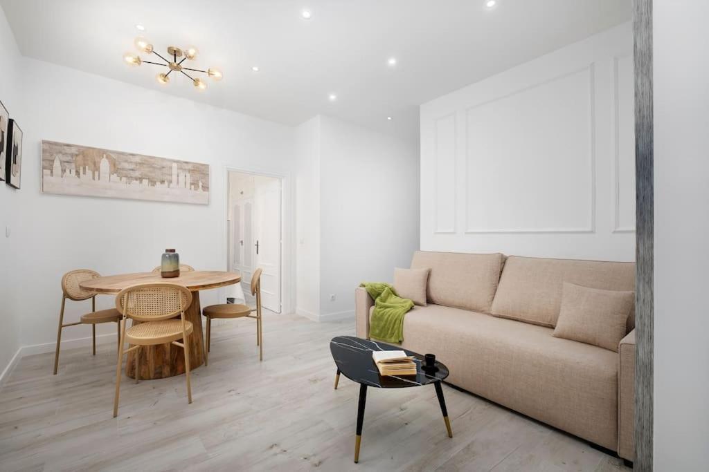 Newly Refurbished Modern 2-Bed Apartment In Heart Of Торремолинос Экстерьер фото